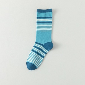 Chaussettes en coton fines rayées printemps-automne pour femmes, style coréen, mi-mollet, motif ours, tendance Ins, style universitaire, décontractées, motif dessin animé, vente en gros - Product Image 5