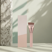Pinceau de maquillage plat rétractable H-Diamond à manche métallique et poils synthétiques pour fond de teint, contour et blush, application fluide et sans traces