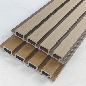 Revêtement mural extérieur en WPC résistant à l'humidité et aux intempéries, imitation <span class=keywords><strong>bois</strong></span>, pour la décoration de villas et de façades de bâtiments. - Product Image 6