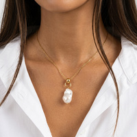 Conjunto de Cinco Collares con Colgante de Perla Opalescente para Mujer, Tono Dorado, Joyería Elegante y Brillante, Regalo para Estilo Nocturno