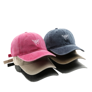 หมวกเบสบอลย้อนยุคใช้ได้ทั้งชายและหญิงหมวกผ้าเดนิมผ้าฝ้ายฟอกสีปักลายหัวใจออกแบบได้ตามต้องการสำหรับกีฬากลางแจ้งสไตล์ธุรกิจวินเทจ - Product Image 1