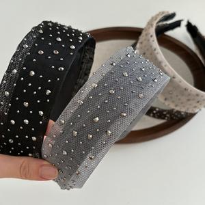 Serre-tête coréen rétro en tissu à large bord pour femme avec strass, accessoire capillaire vintage à dents et design antidérapant - Product Image 2