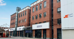 รถยนต์โตโยต้า <span class=keywords><strong>CHR</strong></span> SUV ปี <span class=keywords><strong>2022</strong></span> 2023 2024 รถมือสองขนาดกะทัดรัด ประหยัดน้ำมัน คุณสมบัติใช้งานได้จริง ขับเคลื่อนล้อหน้า เบาะหนัง ด้านหลังขวา ไฮบริดไฟฟ้า - Product Image 5