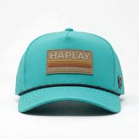 Casquette de golf de performance en gros, casquette de baseball à 5 panneaux avec logo personnalisé en patch de caoutchouc, casquette trucker à calotte haute perforée au laser avec corde