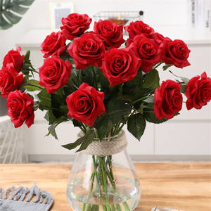 Fleurs de roses artificielles en velours, roses rouges blanches personnalisées au toucher réel, fleurs décoratives pour décoration de mariage - Product Image 1