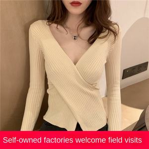 <span class=keywords><strong>2022</strong></span> femmes décontracté à manches longues croix mince haut en tricot col en v <span class=keywords><strong>pull</strong></span> pour les automnes hivers en gros bas chemise motif solide - Product Image 3