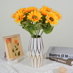 Girasoles Artificiales de Seda, Cuatro Cabezas, Amarillo Naranja, Decoración para Bodas y Hogar, Ramo Minimalista Hecho a Mano - Product Image 1