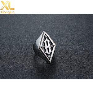 Anillo de Moda Totem Número 18K Chapado en Oro, Acero Inoxidable Resistente al Agua, No se Deslustra, para Hombre, Venta al Por Mayor - Product Image 6