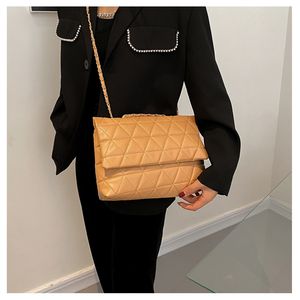 Sacs à bandoulière pour femmes 2026 à faible MOQ, vente chaude, <span class=keywords><strong>pas</strong></span> chers, avec logo personnalisé, fabricant, sacs à main <span class=keywords><strong>en</strong></span> <span class=keywords><strong>gros</strong></span> avec chaînes - Product Image 2