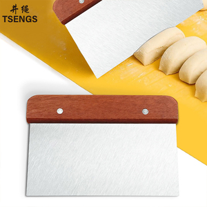 Vendita diretta della fabbrica manico in legno in acciaio inox pasta di <span class=keywords><strong>farina</strong></span> cutter torta crema raschietto <span class=keywords><strong>farina</strong></span> salsiccia raschietto coltello da taglio - Product Image 2