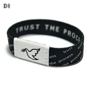 Poliéster personalizado RFID NFC Estiramiento Pulseras personalizadas Etiqueta tejida NFC NTAG 215 Pulsera Daily Bible Verse - Product Image 2