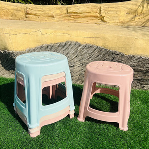 Taburete de plástico para niños, 26,5x31,5 cm, apilable, diseño moderno para uso en el baño y la ducha del hogar, Material de polipropileno de colores mezclados - Product Image 2