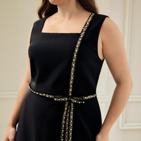 Robe midi décontractée noire unie respirante pour femme, sans manches, col carré, ceinture ornée, coupe trapèze