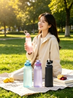Bouteille étanche en Tritan+PP avec options de parfum, paille intégrée, idéale pour le camping, la randonnée et les activités de plein air, compatible lave-vaisselle, expédition immédiate