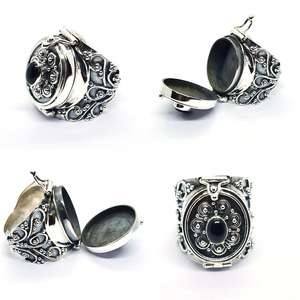 แหวนผู้หญิงน้ำหนักเบา สไตล์วินเทจ ประดับพลอยออนิกซ์สีดำ แหวนวงกว้าง แหวนเวอร์เมล์ แหวนตราประทับ แหวนพลอยประจำเดือนเกิด แหวนค็อกเทล แหวนสัญญา - Product Image 1