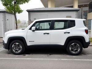 Auto Usata <span class=keywords><strong>Jeep</strong></span> Renegade 2016, Basso Chilometraggio, SUV <span class=keywords><strong>4x4</strong></span> - Ben Mantenuta e Pronta per l'Esportazione - Product Image 5