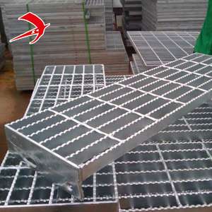 Grille dentelée en <span class=keywords><strong>acier</strong></span> <span class=keywords><strong>galvanisé</strong></span> durable certifiée CE ISO9001 pour couvercle de drain de sol d'escalier - Anti-corrosion et résistante à l'eau - Product Image 4