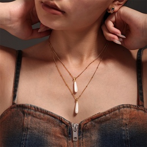 Collier de haute qualité plaqué or en acier inoxydable avec pendentif goutte d'eau pour femmes - Product Image 3