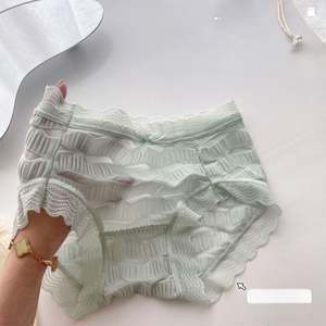 Braguitas Adhesivas Florales Transpirables de Cintura Baja con Soporte Abdominal - Product Image 1