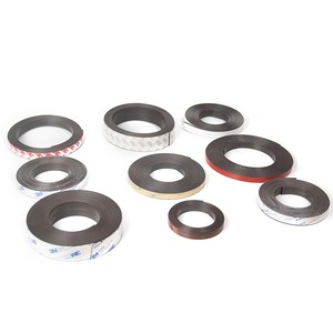 Aimant en caoutchouc souple de bande magnétique arrière collante imperméable puissante pour les propriétés magnétiques de bande de joint de bandes d'outils d'utilisation industrielle - Product Image 3