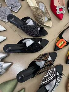 Tacchi alti da donna sandali da <span class=keywords><strong>sposa</strong></span> <span class=keywords><strong>tacco</strong></span> alto da donna moda estiva a punta misto <span class=keywords><strong>tacco</strong></span> <span class=keywords><strong>basso</strong></span> <span class=keywords><strong>scarpe</strong></span> Stock all'ingrosso - Product Image 3