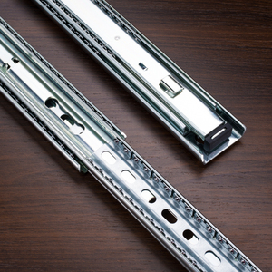 Rieles para Cajones de Alta Resistencia de 53 mm, 100 kg/220 lb, Extensión Completa, Bloqueables, para Gabinetes Metálicos Industriales, Bancos de Trabajo y Remolques - Product Image 2