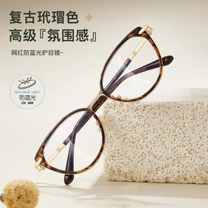 Elegantes monturas de gafas de ojo de gato con diseño de caparazón de tortuga para mujer, chapadas en oro, con lentes de resina de marco completo que bloquean la luz azul. - Product Image 2