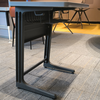 Bureau d'école moderne Xinhao SC-003 avec cadre en métal noir durable, plateau gris, mobilier de classe pour étudiants