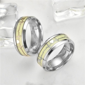 Anillo de Compromiso con Diseño Único de Electrocardiograma que Brilla en la Oscuridad, de Acero Inoxidable Luminoso, Casual/Deportivo para Hombre - Product Image 4