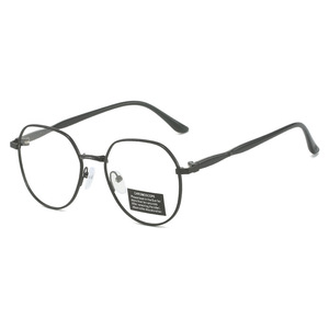 Gafas de Sol Unisex de Moda con Marco Completo Fotosensible que Cambia de Color, Modelo 8398, para Red Book - Product Image 3