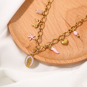 Collier en acier inoxydable plaqué or pour femme décoré <span class=keywords><strong>de</strong></span> breloques roses comme un cœur d'étoile <span class=keywords><strong>de</strong></span> mer et une Vierge <span class=keywords><strong>Marie</strong></span> - Product Image 4