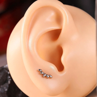 Clous d'oreille en titane ASTM F136 de haute qualité à filetage interne avec zircon, bijoux de piercing pour lèvre, prêts à être expédiés, prix d'usine, clous labret
