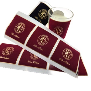 Etiqueta Adhesiva de Terciopelo con Estampado en Caliente Dorado con Logotipo de Marca Personalizada, Flocado Negro para Velas, Perfumes, Cosméticos - Product Image 1