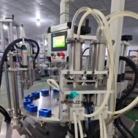 Machine de remplissage rotative de haute précision pour flacons de parfum, équipement automatique de sertissage et de pressage de colliers de scellage