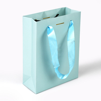 Sac de courses en papier ondulé personnalisé certifié FSC avec poignée découpée pour l'emballage cadeau de détail