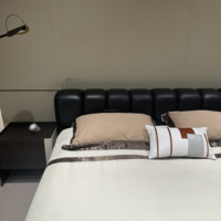 Lit de luxe moderne italien Suspension minimaliste en cuir pour petits appartements Meubles de chambre à coucher de lit King Holstered