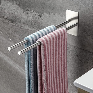 Porte-serviettes en fer auto-adhésif sans perçage avec finition dorée, résistant à la rouille, design moderne pour usage hôtelier - Product Image 3