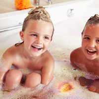 Efloral Coffret Cadeau de 12 Bombes de Bain en Boîte en Bois Rétro |   4,2 oz de lotion hydratante bio pétillante pour soulager les peaux sèches |   Couleurs mélangées