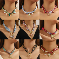 Collier Écharpe Tendance Multicolore avec Breloques Fleur, Perle, Coquillage, Étoile de Mer et Nœud Papillon pour Femme