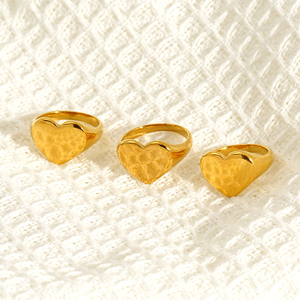 <span class=keywords><strong>Anillos</strong></span> con Logotipo Personalizado, Anillo <span class=keywords><strong>de</strong></span> Acero Inoxidable, Anillo Punk con Corazón para Hombre, Anillo con Letra, Anillo Chapado en Oro para Mujer - Product Image 4