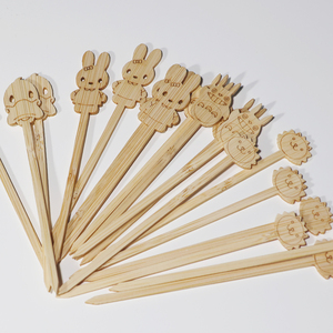 Spiedini di bambù intagliati dal design accattivante, adatti ai bambini, lunghezza universale 12 cm, bastoncini di bambù monouso <span class=keywords><strong>per</strong></span> snack di benvenuto in hotel - Product Image 2