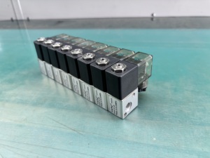 3V1-06-8F Base de collecteur normalement fermée 1/8 po, commande électromagnétique 3 voies 12 V 24 V - Product Image 2