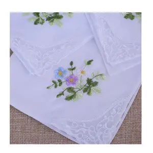 花卉设计刺绣纯白色手帕为妇女