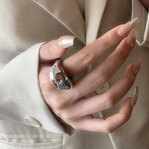 แหวนหมั้นสแตนเลสสตีลประดับเพทายรูปหัวใจชุบทองคำสีกุหลาบ ดีไซน์คลาสสิก หนา ทนทาน กันน้ำ สำหรับผู้หญิง ลดราคาพิเศษ - Product Image 6