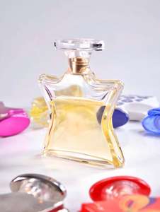 Parfum de haute qualité en spray 100 ml, fragrance boisée orientale avec des <span class=keywords><strong>notes</strong></span> de citron et de rose pour hommes et femmes - Product Image 1