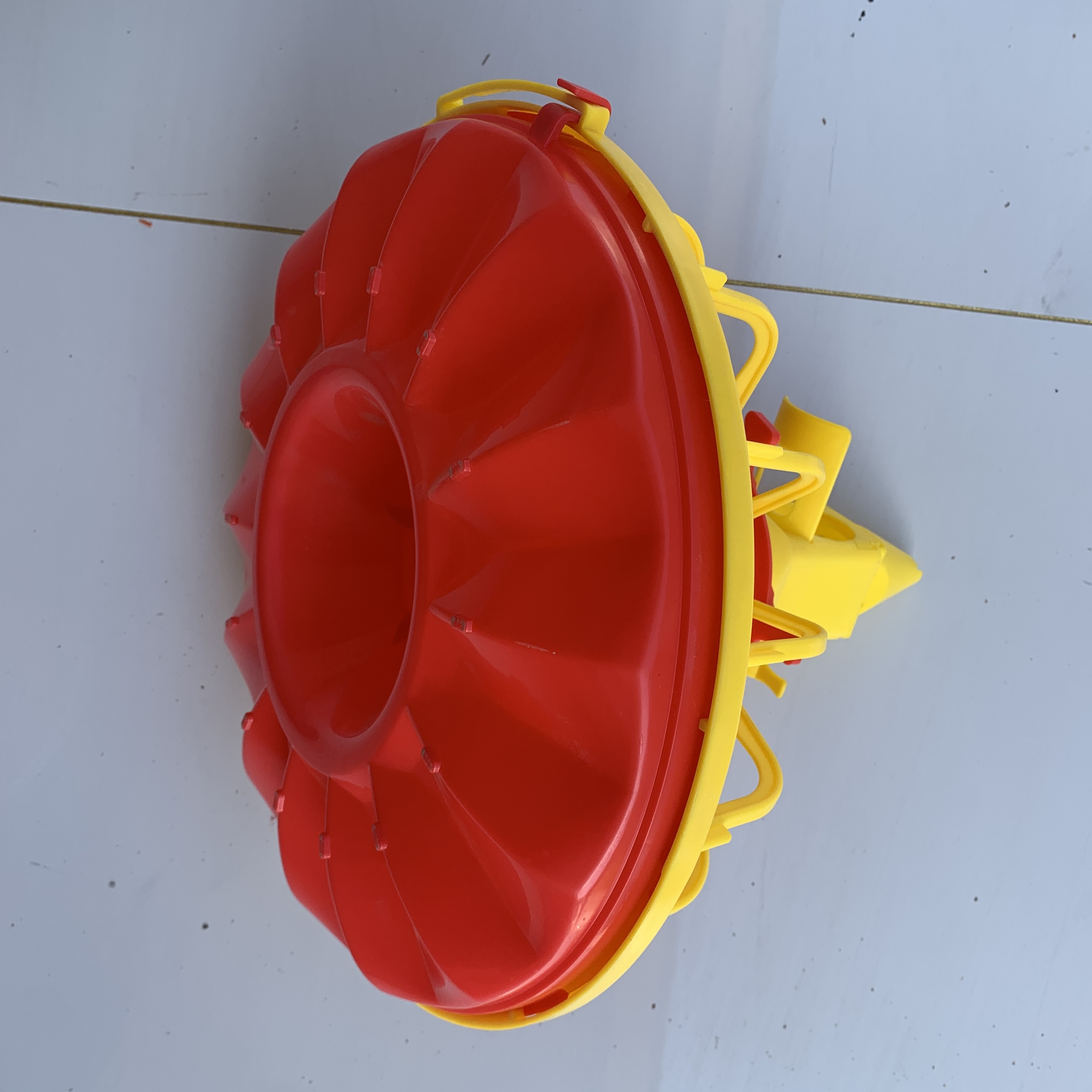 0.3 KG Poultry House Feed Pans 16 grille Chicken Pan Feeder