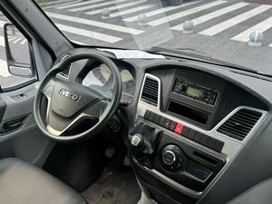 Iveco Daily 2.5T Classic A37 <span class=keywords><strong>2017</strong></span>, Techo Alto, 7 Plazas, 11 Metros Cúbicos de Capacidad, Doble Propósito para Pasajeros y Carga - Product Image 5