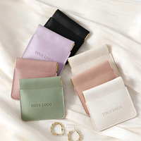 Pochette à bijoux en microfibre en gros avec bouton-pression, logo personnalisé en relief, sac à bijoux et coffret cadeau pour l'emballage de marques de bijoux