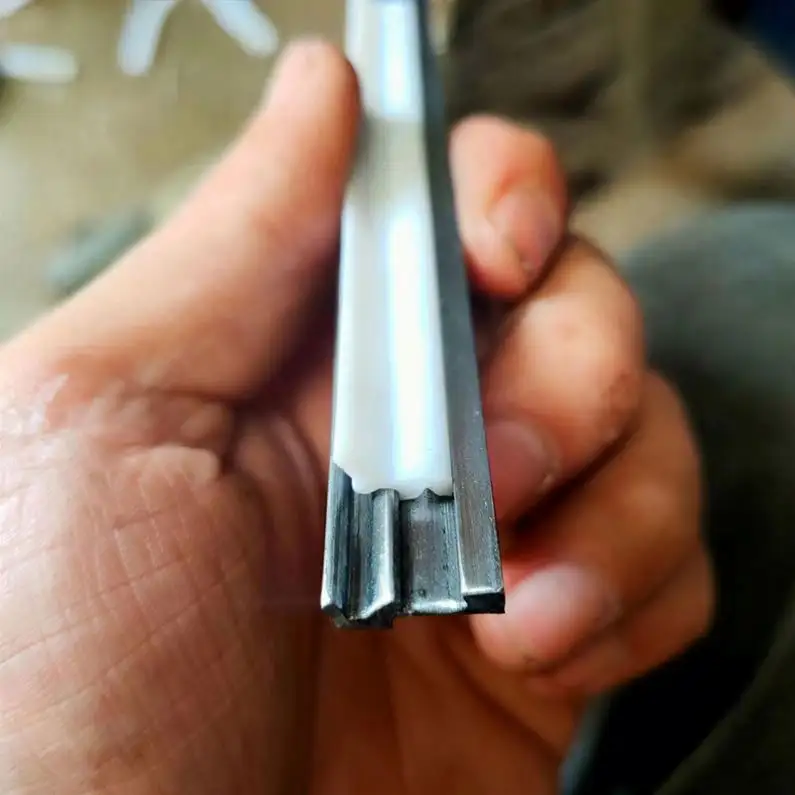 Guia de borracha PU para máquina CNC de fábrica por atacado lábios de limpador C2 para tampa telescópica de aço