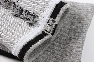 Chaussettes de sport renforcées pour hommes, à blocs de couleur, avec semelle épaisse en tissu éponge, chaussettes de basketball, chaussettes de course multicolores personnalisées - Product Image 3